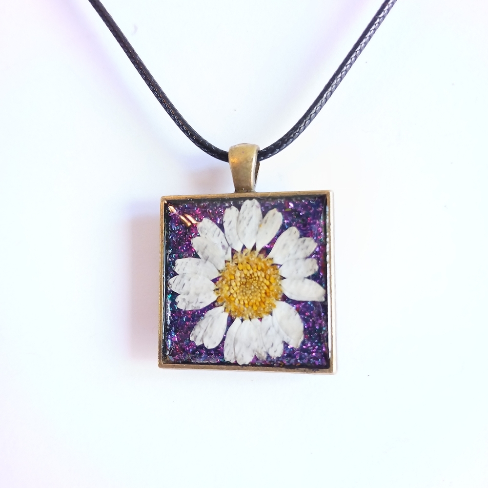 Rainbow color shift white daisy flower bronze pendant on black cord necklace new - Picture 5 of 8